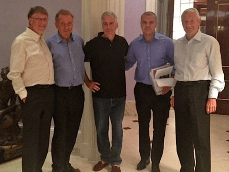 शुक्रवार को जारी हुई फाइल्स में एपस्टीन और बिल गेट्स के नई तस्वीर भी सामने आई।