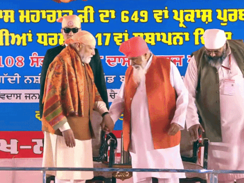 डेरा सचखंड बल्लां पहुंचे PM मोदी का स्वागत किया गया।