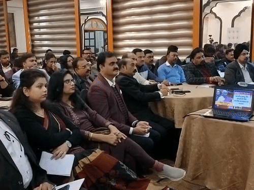 आदर्श व्यापार मंडल के पदाधिकारी और सदस्यों ने बजट भाषण लाइव देखा।