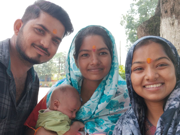 पिंकी सोलंकी की 2 बोटियां है।