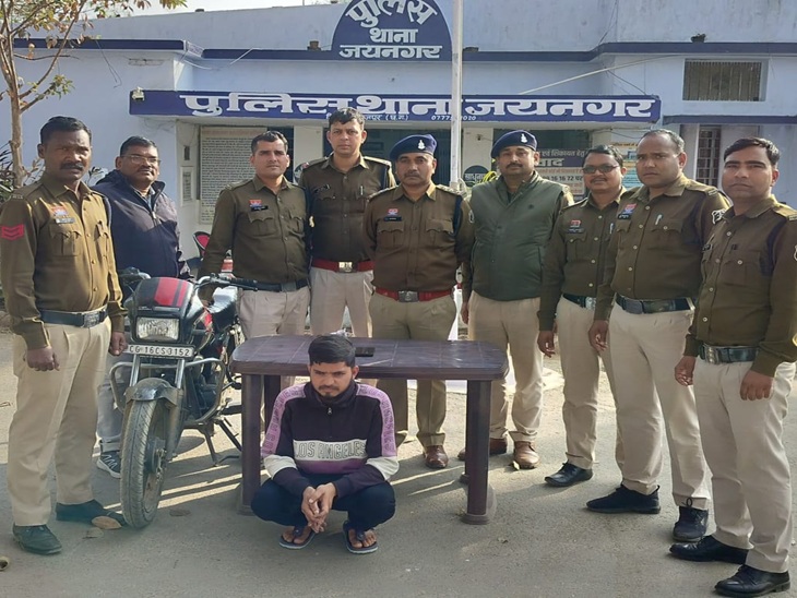 पुलिस ने हत्या के आरोपी को गिरफ्तार कर लिया है।