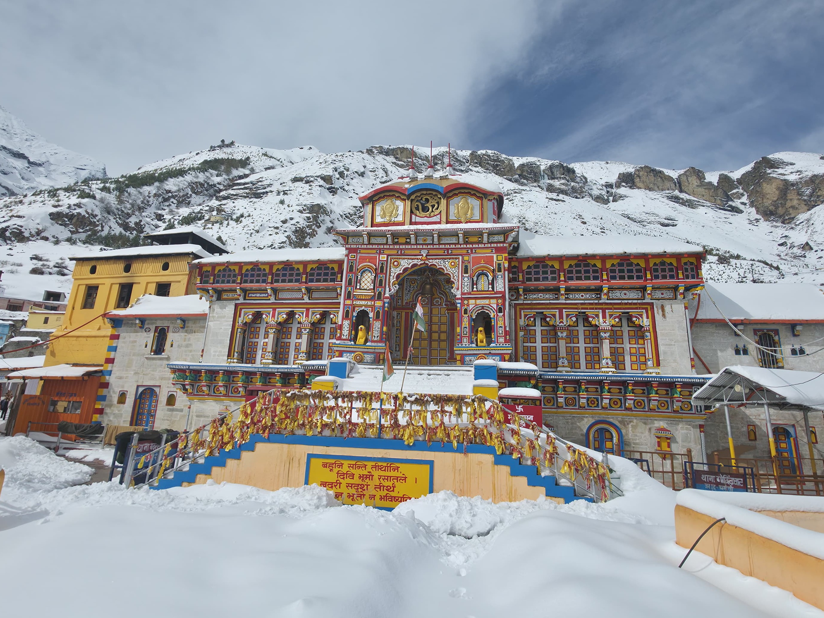 Badrinath Heavy Snowfall: Valley White Sheet, Temperature Drops