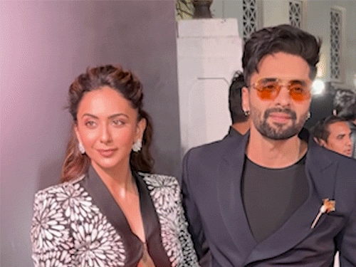 એક્ટર જેકી ભગનાની પત્ની રકુલ પ્રીત સિંહ સાથે પહોંચ્યો.