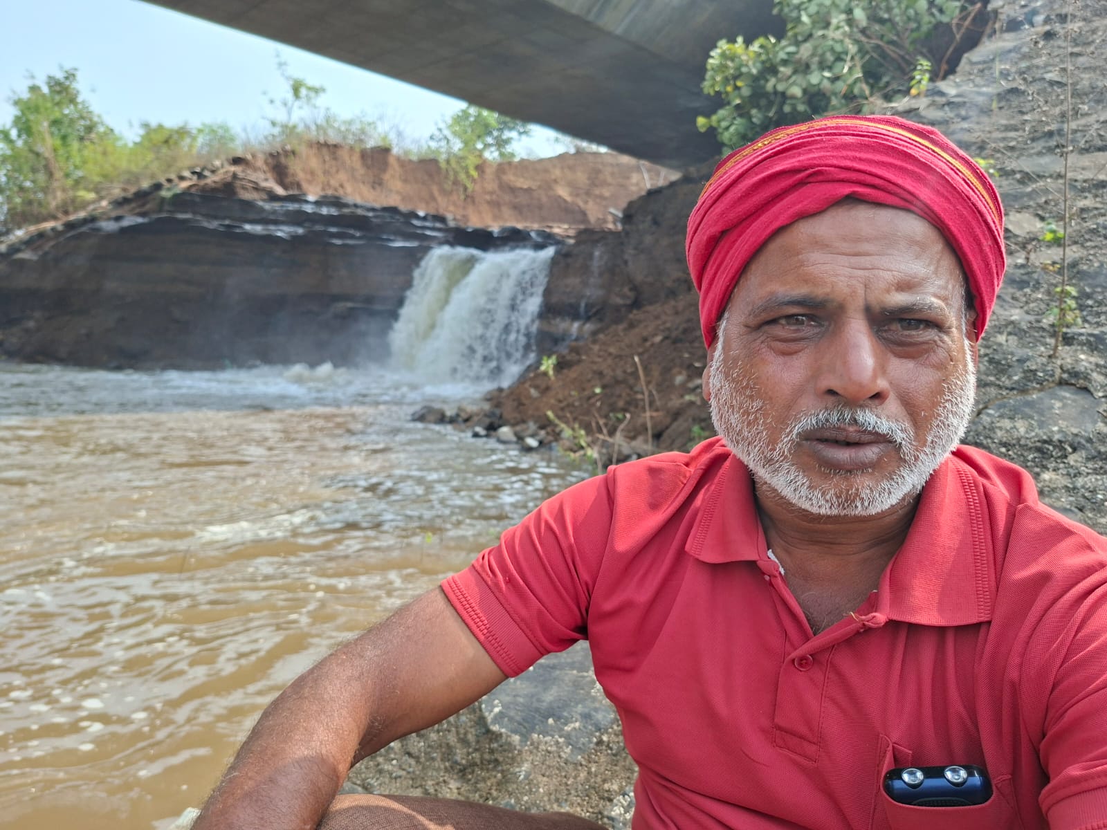 अपनी व्यथा बताते सोहन लाल।