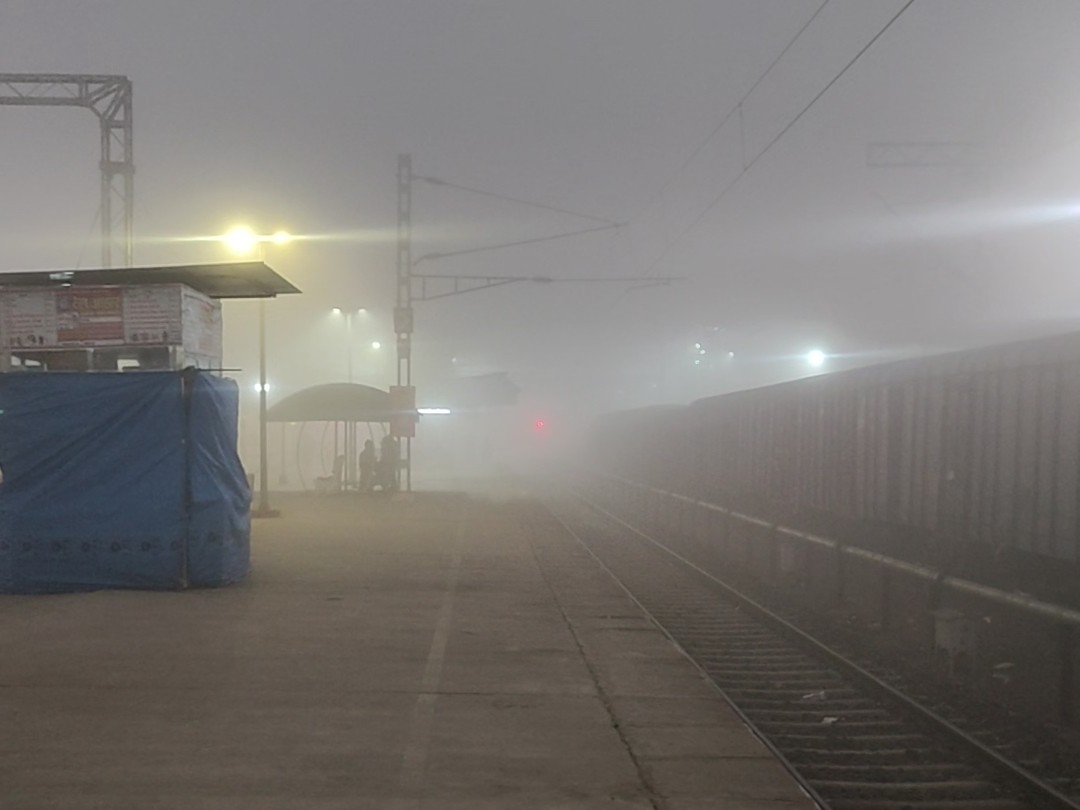 सीतापुर में घना कोहरा, न्यूनतम तापमान 8 डिग्री सेल्सियस:  शीतलहर से जनजीवन प्रभावित, सड़कों पर विजिबिलिटी कम – Sitapur News