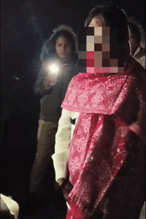 एनजीओ के माध्यम से पुलिस को तस्करी की सूचना मिली थी। पुलिस को देखते ही लड़कियां रोने लगीं।