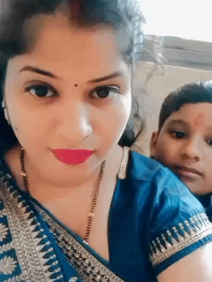 इस तस्वीर में प्रिया की मांग में सिंदूर दिख रहा है। वो विवाहिता की तरह अपनी जिंदगी जीने लगी थी।