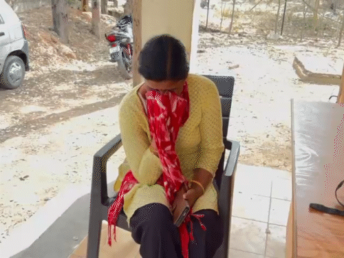 मां ने बेटे से फूलों में छिड़काव के लिए के लिए कीटनाशक मंगाया था।