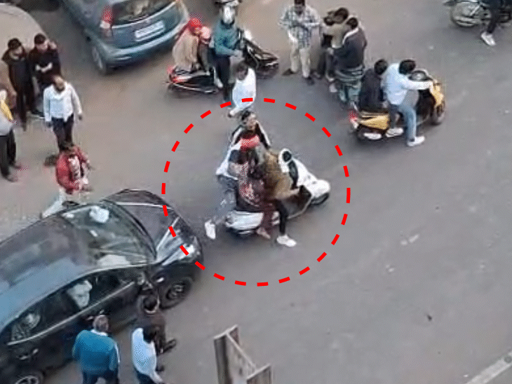 ठेकेदार महेंद्र के बेटे की पत्नी बनी युवती को 5 युवक अपहरण कर ले भागे थे।