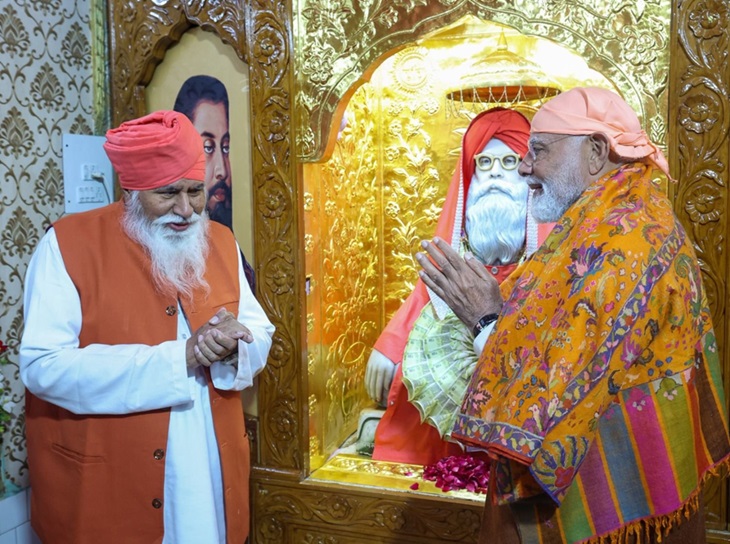 1 फरवरी को प्रधानमंत्री नरेंद्र मोदी डेरा सचखंड बल्लां में नतमस्तक हुए।