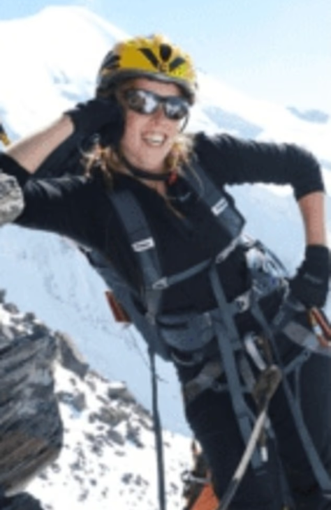 એન્ડ્રુએ રાજકુમારી બીટ્રિસનો આ ફોટો મોકલ્યો હતો, જેમાં તે મોન્ટ બ્લેન્ક પર ચઢાણ કરતી વખતે એક હાથ કમર પર રાખીને પોઝ આપી રહી છે.