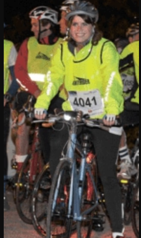 એન્ડ્રુએ એપસ્ટીનને લંડનમાં એક ચેરિટી બાઇક રાઇડમાં ભાગ લેતી રાજકુમારી યુજેનીની આ તસવીર મોકલી હતી.