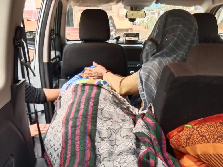 कंचन बाई को गंभीर हालत में अस्पताल ले जाया गया, डॉक्टरों ने उन्हें मृत घोषित कर दिया।