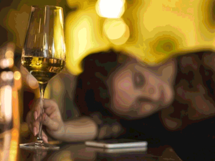 राष्ट्रीय परिवार स्वास्थ्य सर्वे के अनुसार छत्तीसगढ़ में 2.8 प्रतिशत महिलाएं शराब पीती हैं।