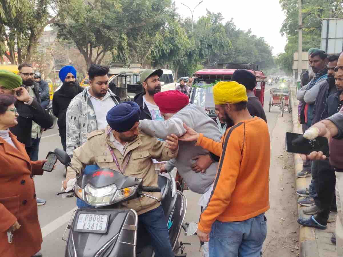 घायल को सिविल अस्पताल ले जाया गया।