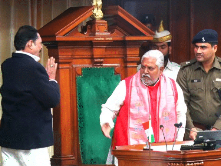 शपथ लेने के बाद अनंत सिंह स्पीकर से मिले।