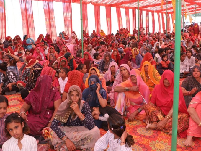 विराट हिंदू सम्मेलन में मौजूद महिलाएं।