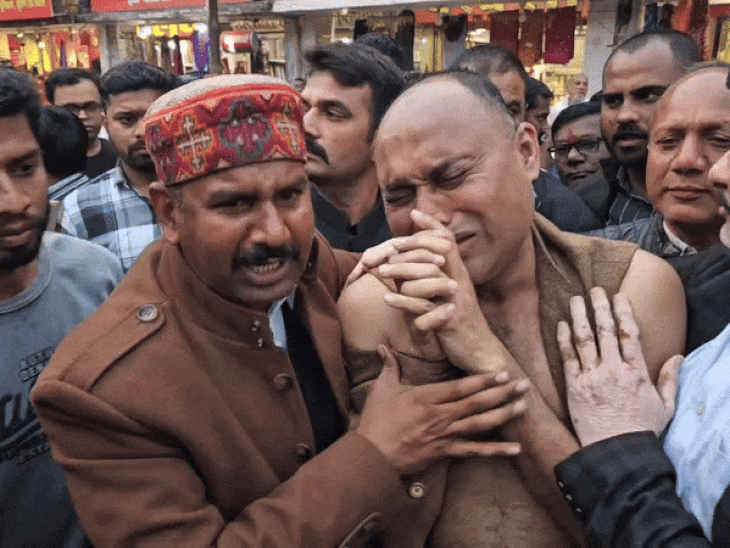 कांग्रेस प्रदेश महासचिव ने फूट-फूटकर रोए