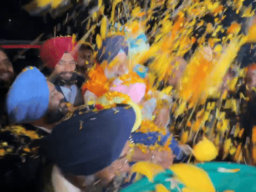7 महीने बाद जेल से बाहर आए मजीठिया:  मूंछों पर ताव देकर बोले- मैं झुकूंगा नहीं, दिल्ली हारे केजरीवाल के आदेश पर पंजाब नहीं चलेगा – Amritsar News