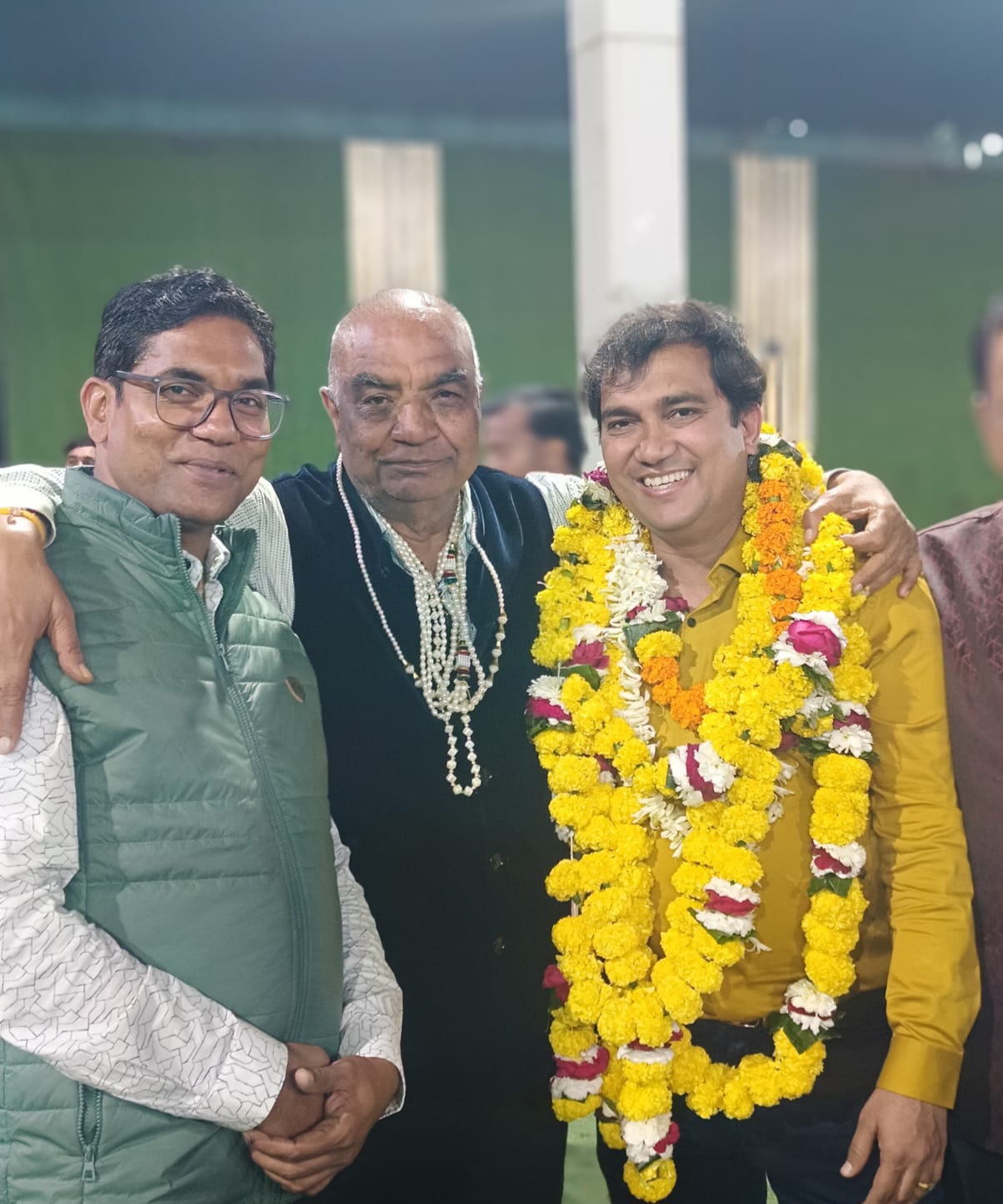 जीत का जश्न देर रात तक चला।