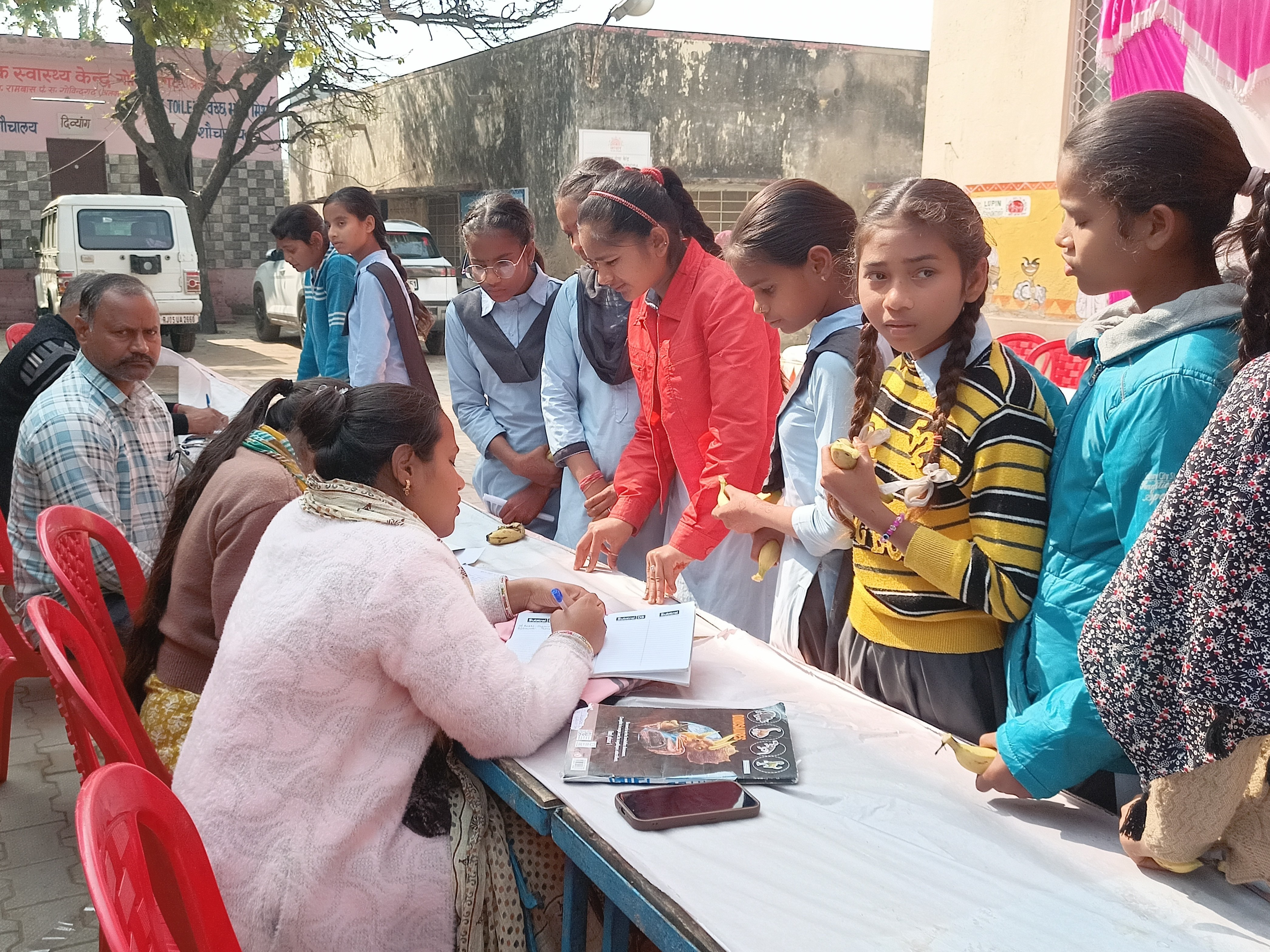 कैंप में डॉक्टर्स ने बच्चों की आंख, नाक, दांत समेत कई अन्य रोगों की जांच की।