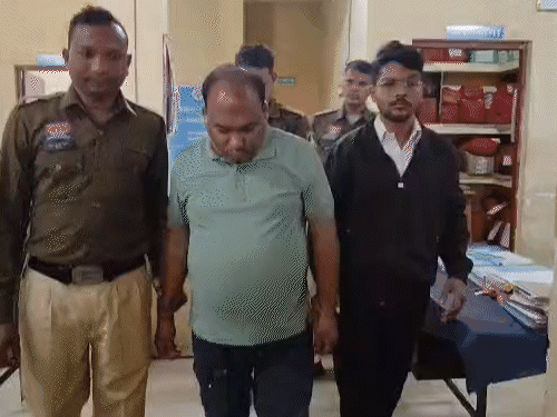 देह व्यापार चालने वाला मुख्य आरोपी और ग्राहक को पुलिस ने गिरफ्तार किया।