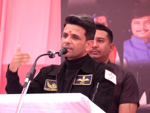 Raipur Space Center Inauguration | Indian Astronaut Interacts Students 1 कार्यक्रम की शुरुआत करते हुए शुभांशु शुक्ला ने कहा, “राम-राम छत्तीसगढ़”।
