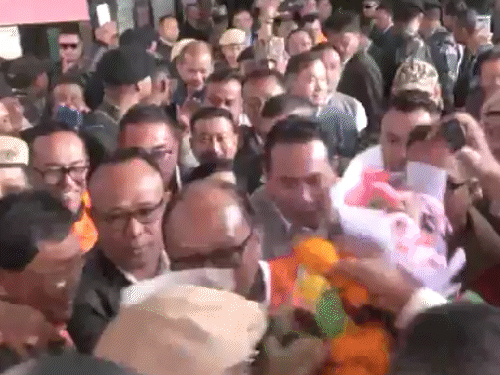 खेमचंद इंफाल पहुंचे, जहां एयरपोर्ट पर उनका स्वागत किया। - Dainik Bhaskar