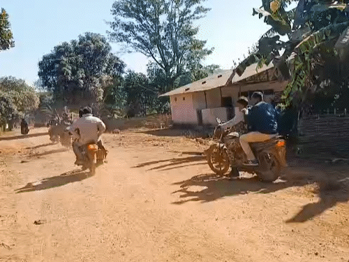 Chhattisgarh College Transforms Ex-Naxalites | Skills Training, New Life 11 आत्मसमर्पित पुनर्वास केंद्र तक पहुंचा भास्कर।