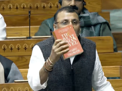 निशिकांत दुबे ने बोफोर्स गेट समेत अन्य किताबों को कोट किया है।