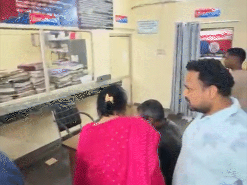 गाड़ी पार्किंग के विवाद में चली तलवार, दोनों पक्ष पहुंचे थाने;TI पर भड़के नाराज SSP|बिलासपुर (छत्तीसगढ़),Bilaspur (Chhattisgarh) - Dainik Bhaskar