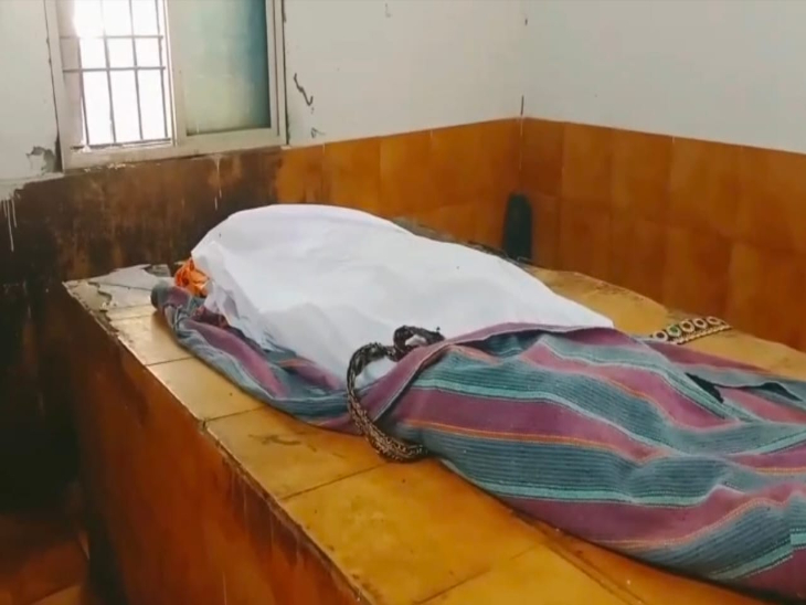 पत्नी के प्रेमी को पति ने छोटे भाई के साथ मिलकर मार डाला।