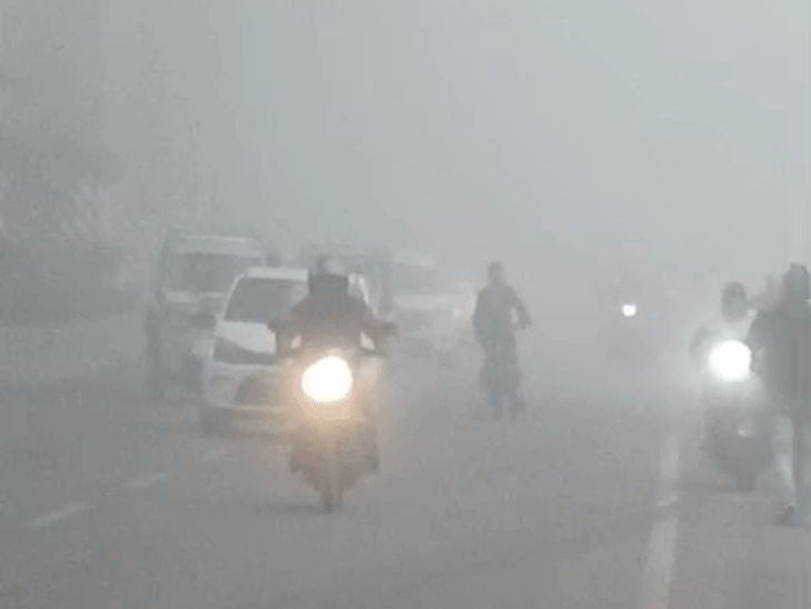 कानपुर में बुधवार सुबह घना कोहरा रहा, विजिबिलिटी शून्य रही।