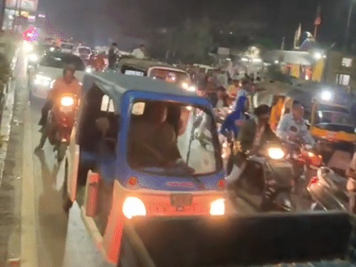 Kawasi Lakhma Released | Chhattisgarh Liquor Scam 3 इस दौरान जेल रोड पर लंबा जाम लग गया। एक एंबुलेंस भी फंसी रही।