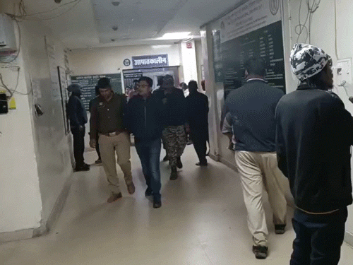 मामले की जानकारी मिलते ही एएसपी समेत अन्य पुलिसकर्मी अस्पताल पहुंचे।