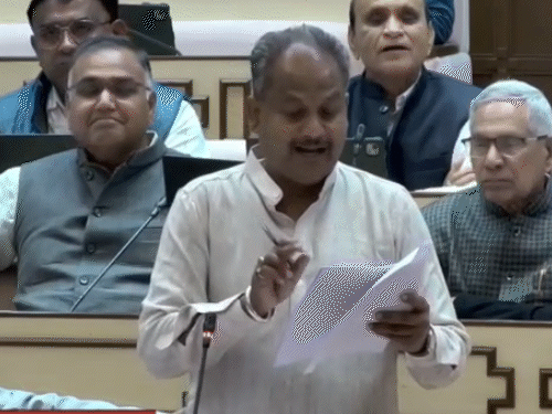 बुधवार को विधानसभा में कांग्रेस विधायक पीतराम सिंह काला के सवाल का स्पष्ट जवाब राजस्व मंत्री हेमंत मीणा नहीं दे पाए।