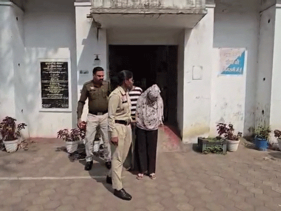 पुलिस ने पति-पत्नी को गिरफ्तार किया है।
