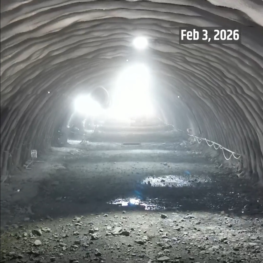 MT-6 टनल की खुदाई का काम 12 महीने के अंदर पूरा हो गया।