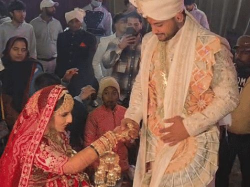 दीपक और उनकी मंगेतर शिवानी।