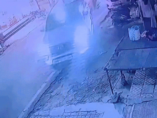 लाल बत्ती लगी गाड़ी