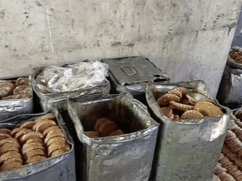 पीपों में भरा गया सोहन हलुआ, जिसे सीज कर दिया गया।