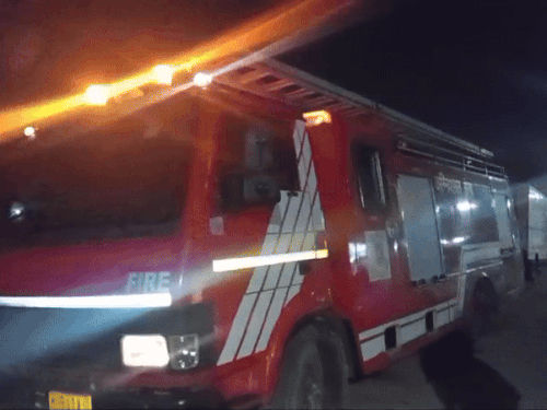 दमकल ने पाया काबू, कोई जनहानि नहीं।