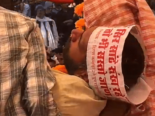 गुरुवार दोपहर में पर्यावरण जीव रक्षा समिति के अध्यक्ष मुखराम धरणीया की हालत बिगड़ गई। उन्हें पीबीएम हॉस्पिटल रेफर किया गया।