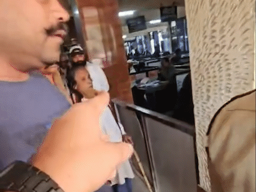 9 साल की बच्ची से रेप के आरोपी का वीडियो भी सामने आया था।