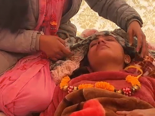 ‘खेजड़ी बचाओ’ आंदोलन में शामिल 21 अनशनकारियों की तबीयत बिगड़ चुकी है।