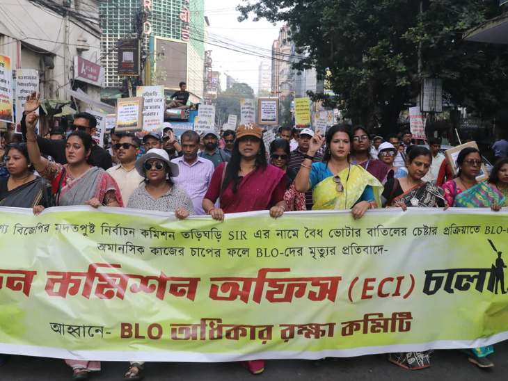 बूथ लेवल ऑफिसर्स ने 24 नवंबर 2025 को कोलकाता स्थित चीफ इलेक्शन ऑफिसर के दफ्तर का घेराव किया था।