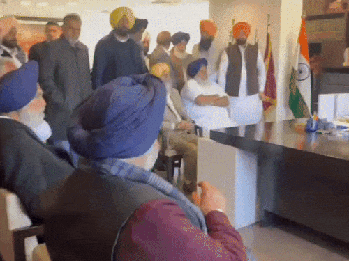 शिरोमणि अकाली दल की टीम चंडीगढ़ में DPG के ऑफिस में। - Dainik Bhaskar