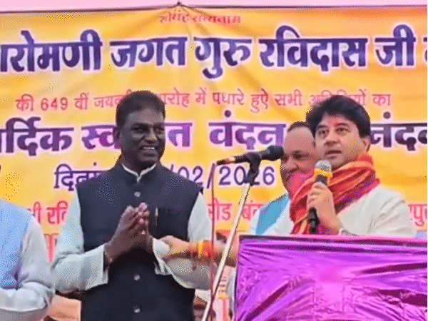 सिंधिया ने भाजपा विधायक प्रभुराम चौधरी को भगवान तुल्य बताया।