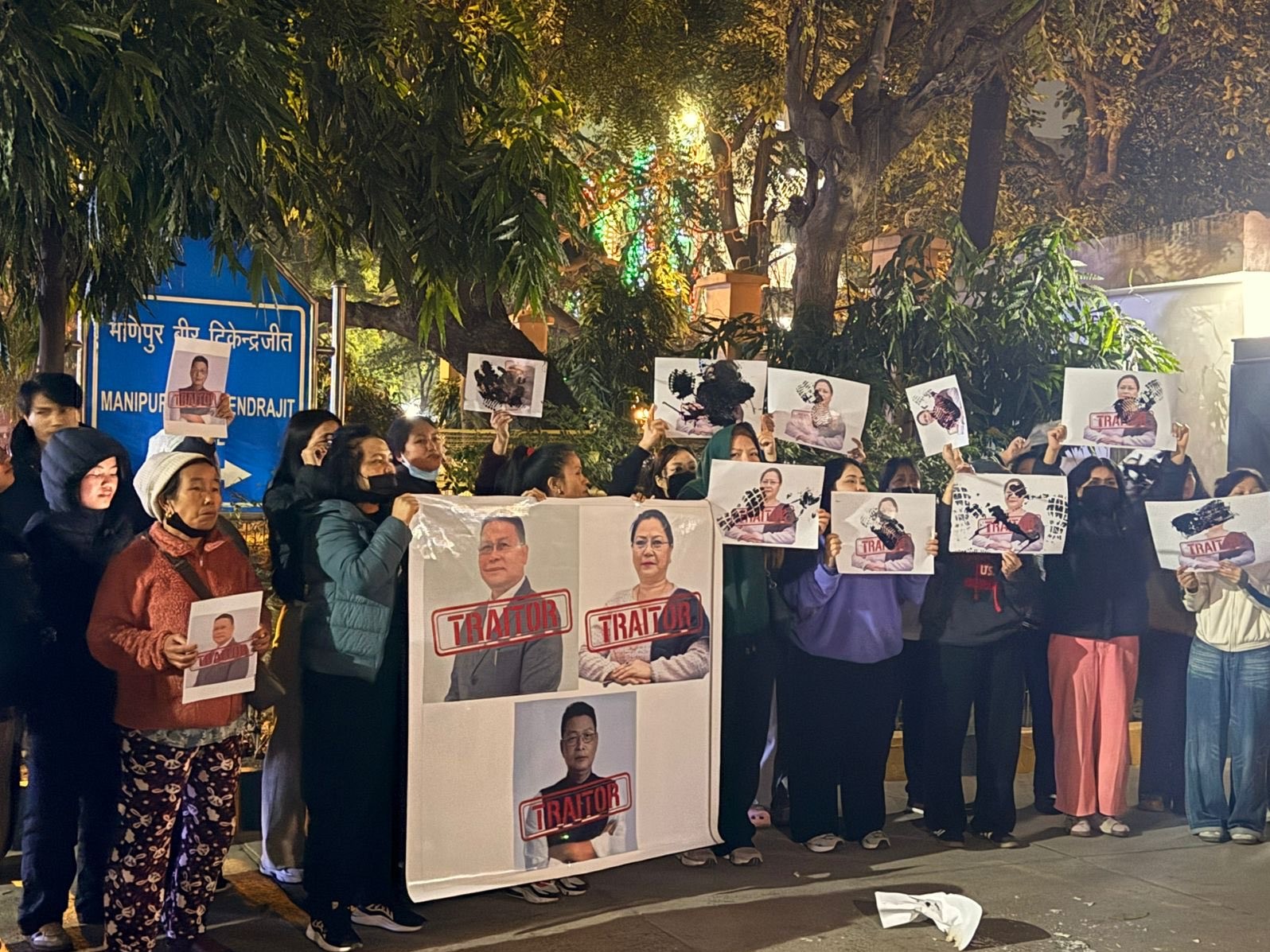 कुकी-जो संगठन ने दिल्ली में मणिपुर भवन के बाहर विरोध प्रदर्शन किया। - Dainik Bhaskar