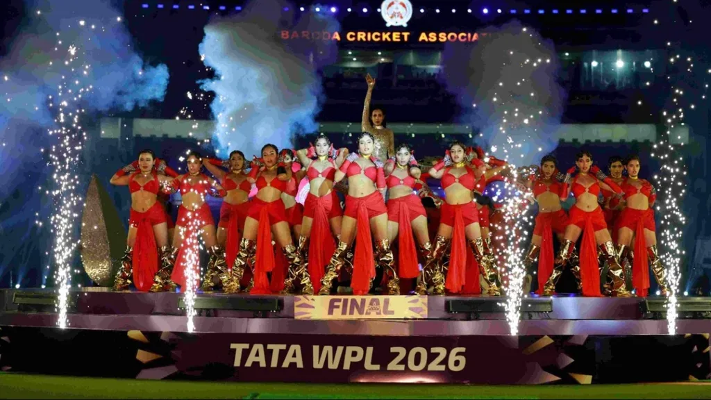 और पढ़ें.. और पढ़ें बहुत बढ़िया. (ફોટો- बीसीसीआई)